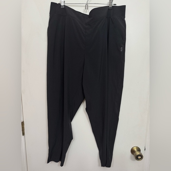 New Tommy Bahama Alicia Crop Weightless Breathable Pant Black Size XL - Picture 4 of 12